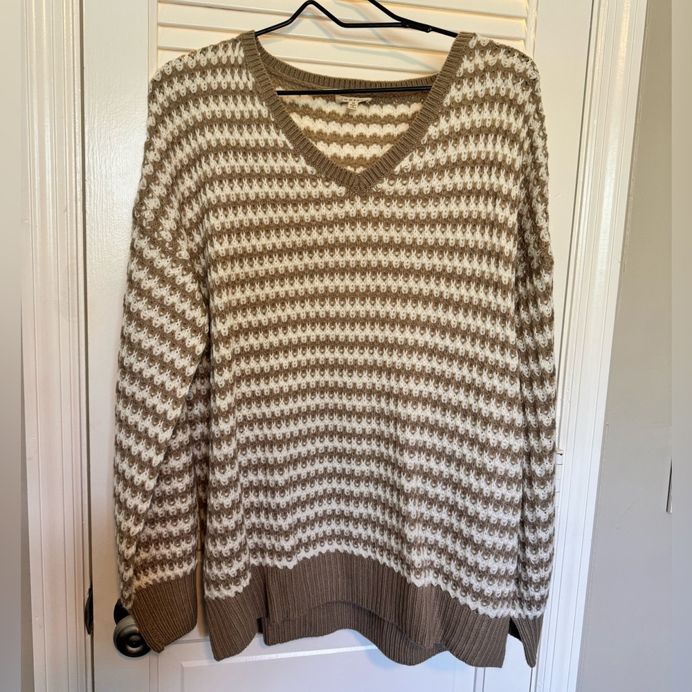 JODIFL Beige and White Knit V-Neck Sweater
